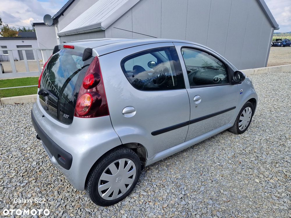 Peugeot 107 - 24