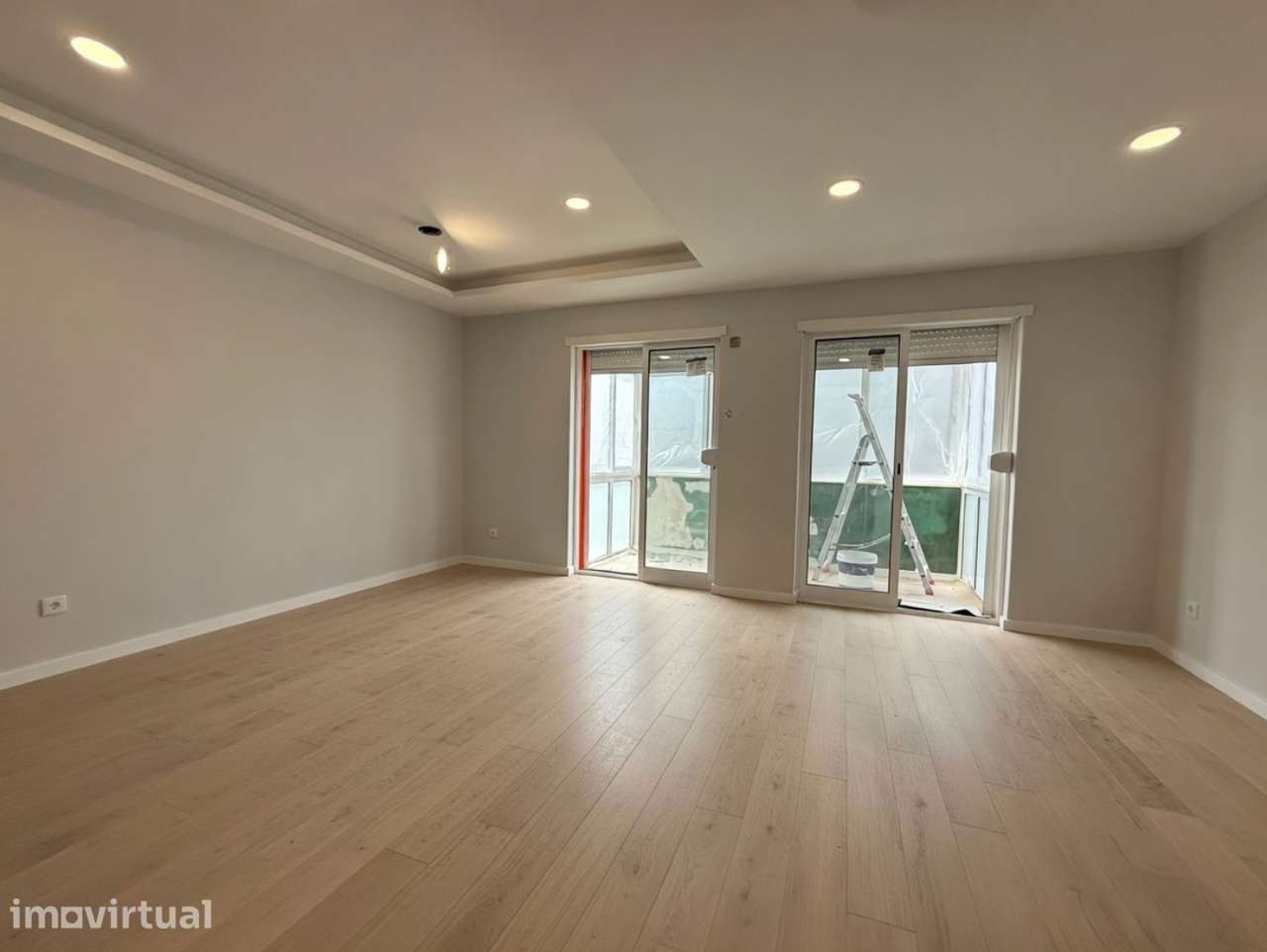 Apartamento T4 transformado em T3 no Laranjeiro em Almada - Grande imagem: 5/28