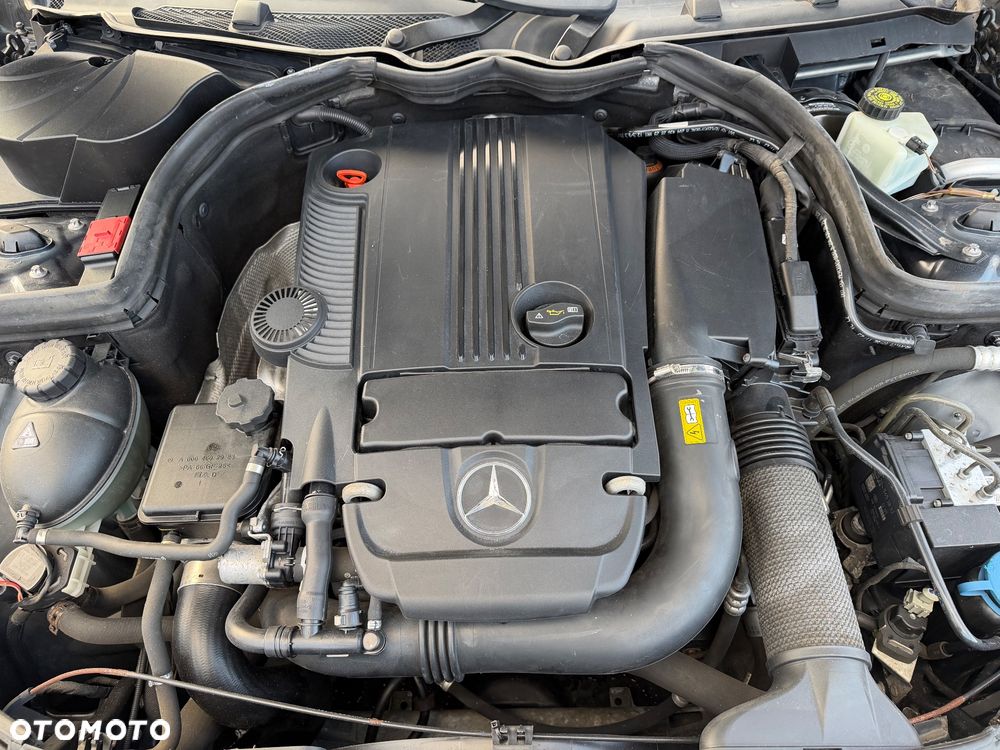 Mercedes-Benz Klasa C 200 CGI Automatik BlueEFFICIENCY Avantgarde - 24