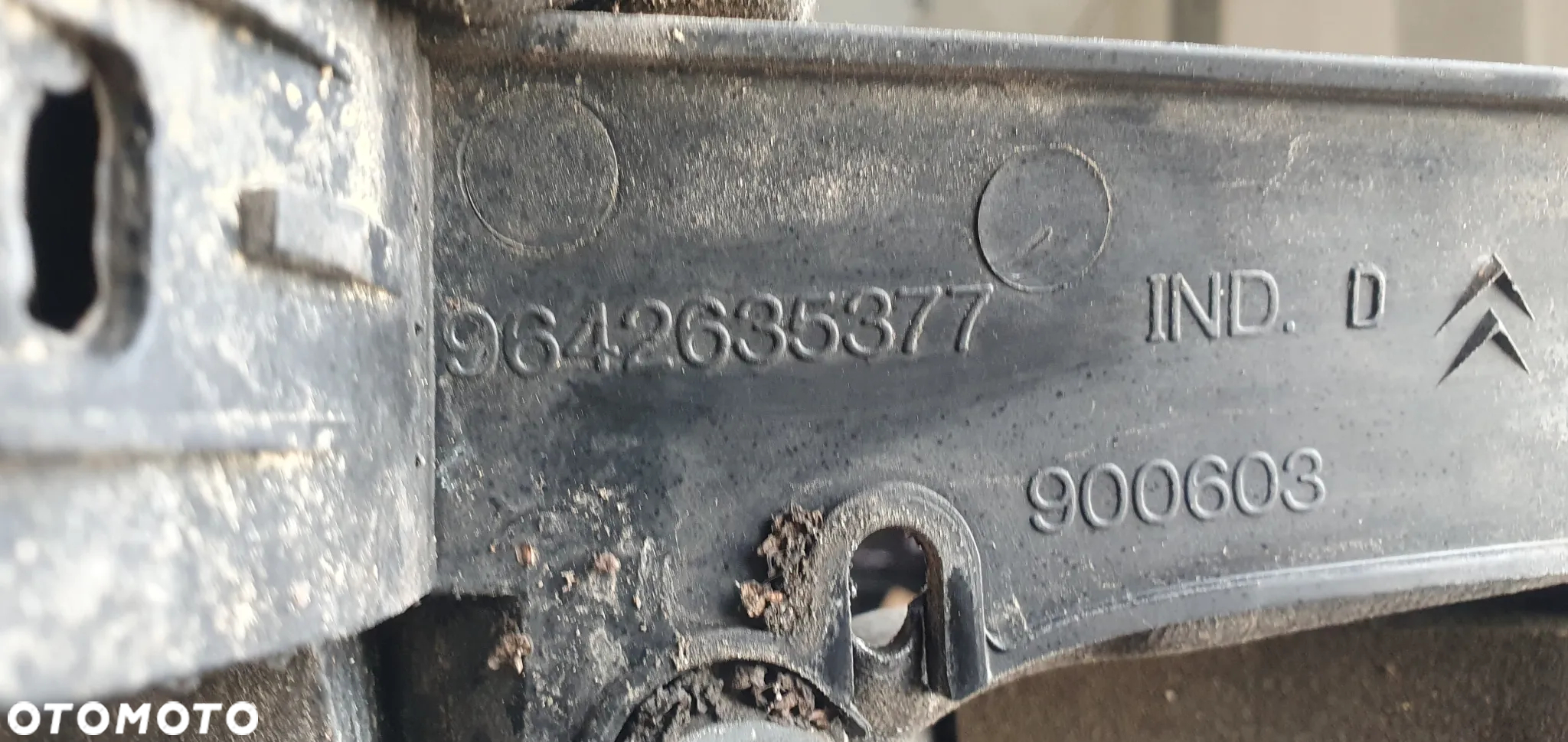 Ślizg zderzaka tył tylny środkowy Citroen C3 9642635377 - 5
