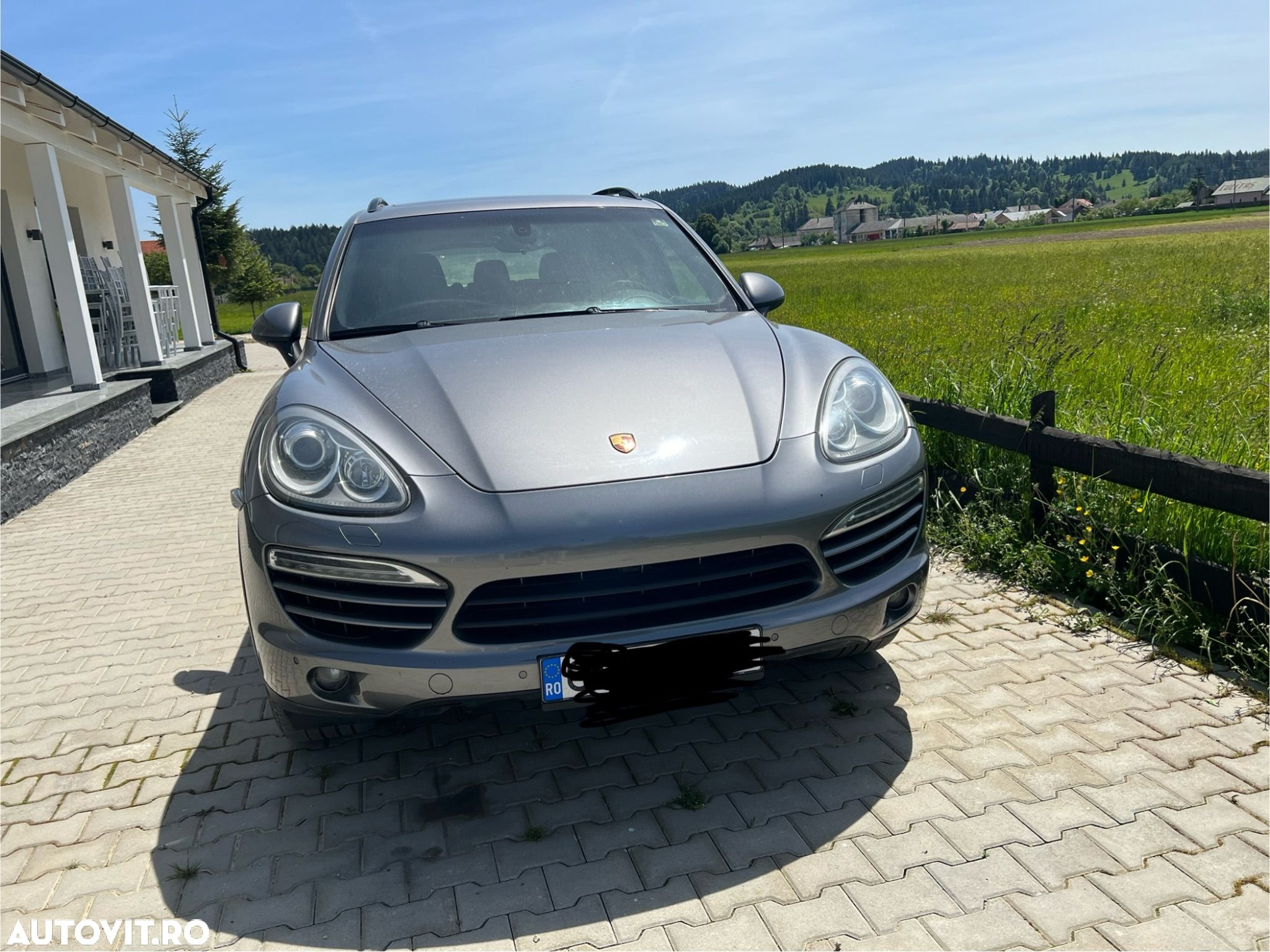 Porsche Cayenne - 1