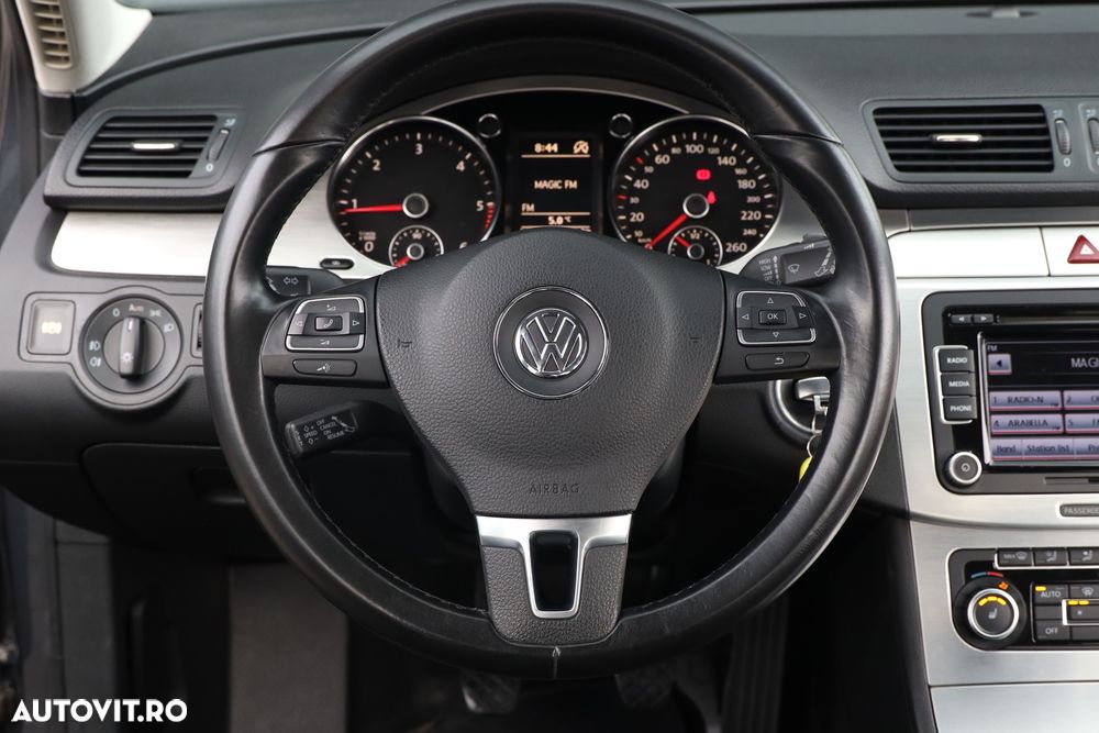 Volkswagen Passat Variant 2.0 TDI BlueMotion Technology Highline - 12