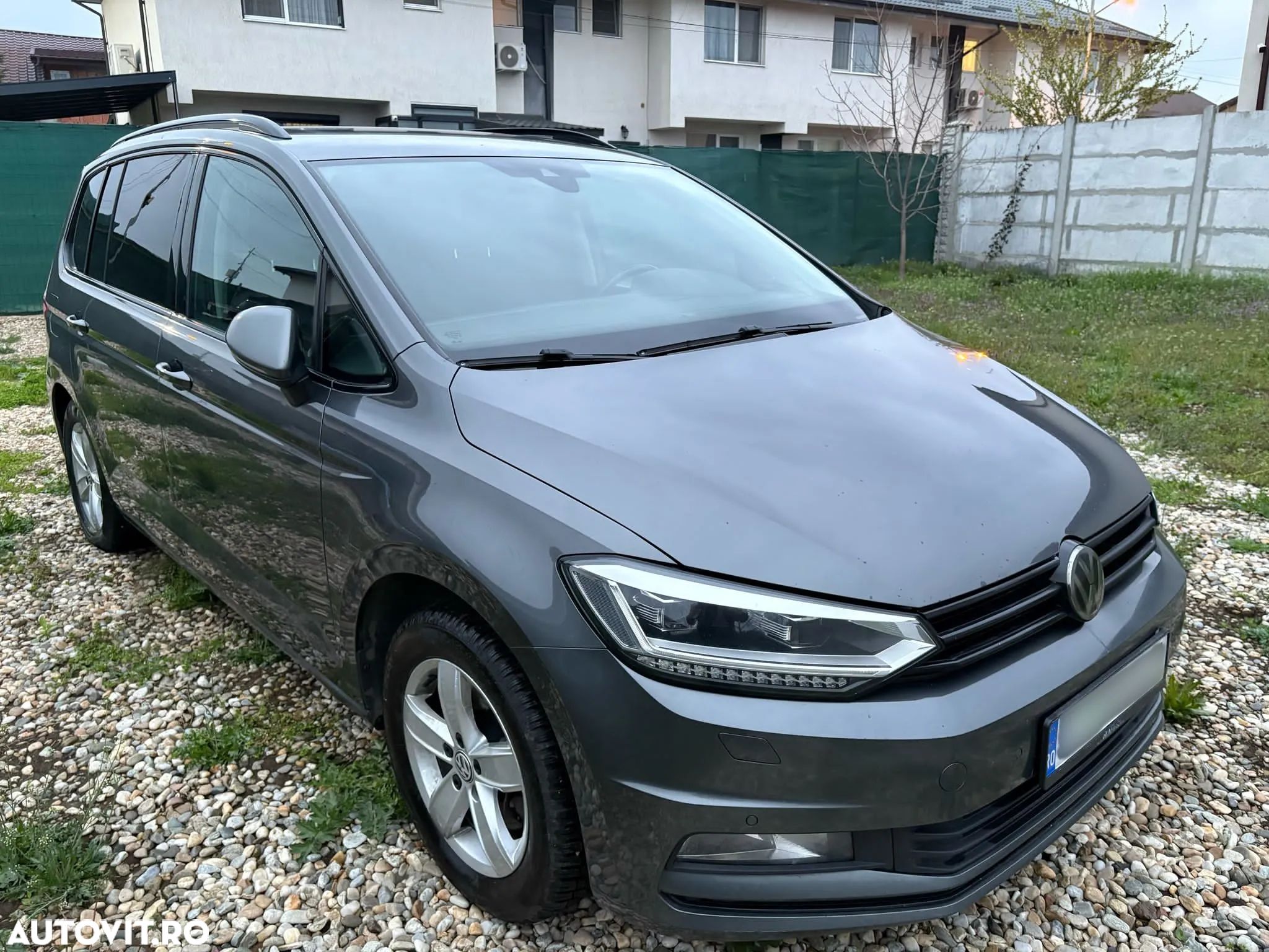 Volkswagen Touran 2.0 TDI DSG Highline - 1