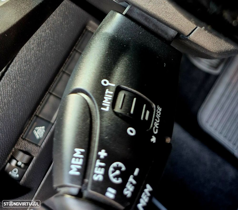 Peugeot e-208 Allure Pack - 35