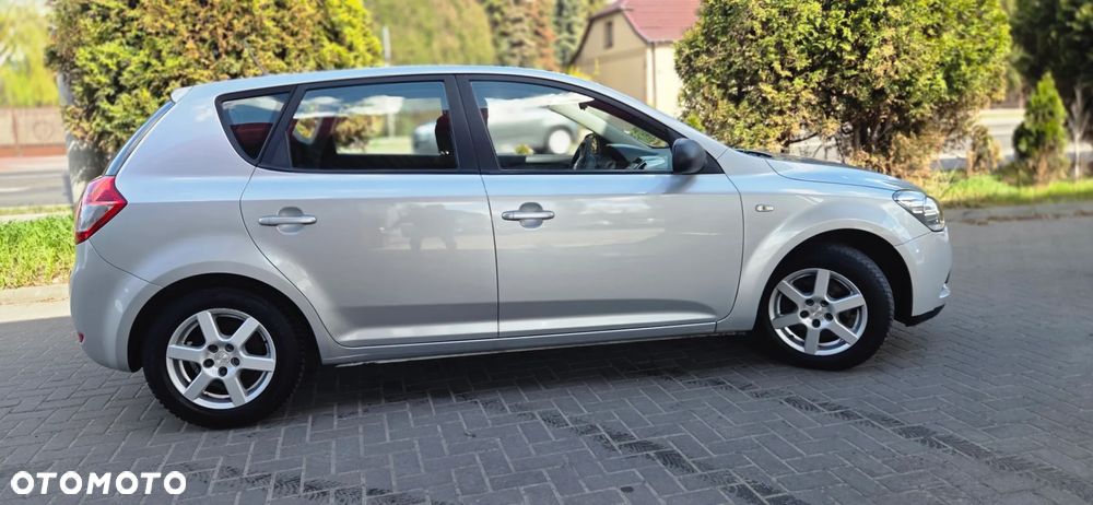 Kia Ceed 1.4 CVVT Dream-Team Edition - 17