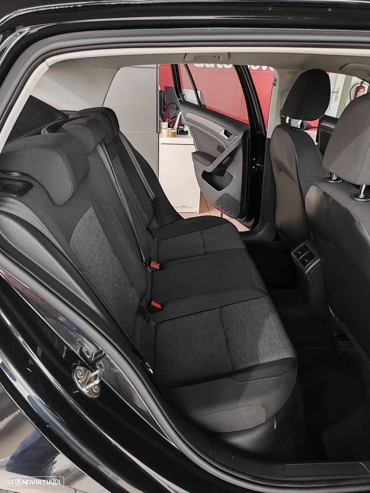 VW Golf 1.6 TDi Trendline BlueMotion - 17