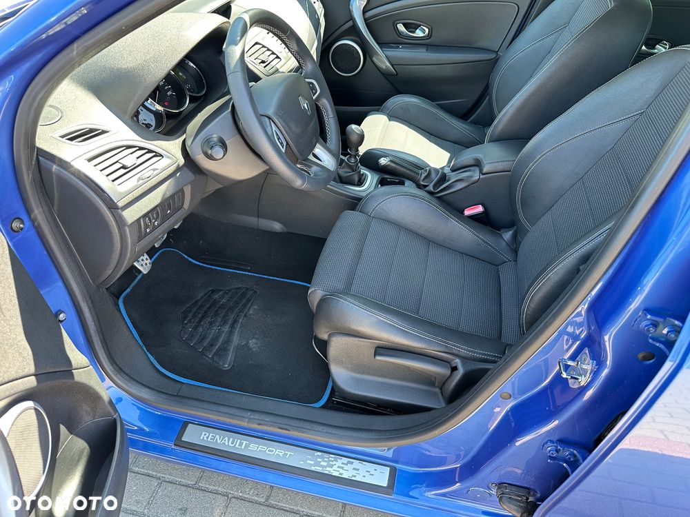 Renault Megane TCe 180 GT - 13