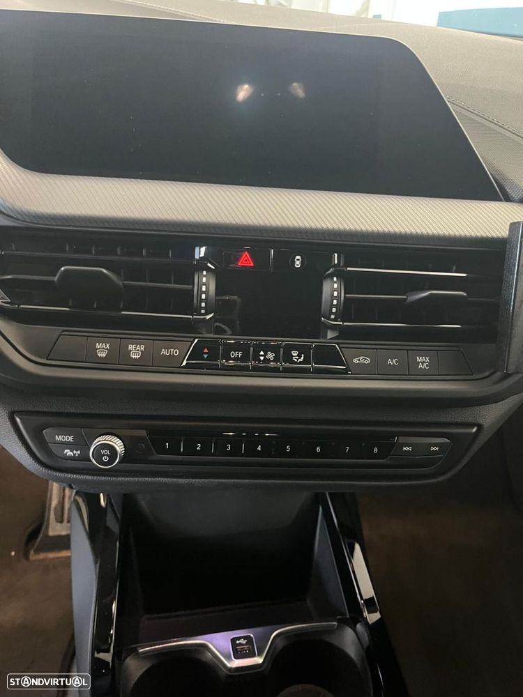 BMW 116 d Pack Desportivo M Auto - 27