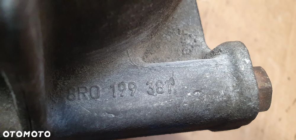 Łapa poduszka silnika prawa Audi A4 B8 2.0 TDI 8K0399060L - 7
