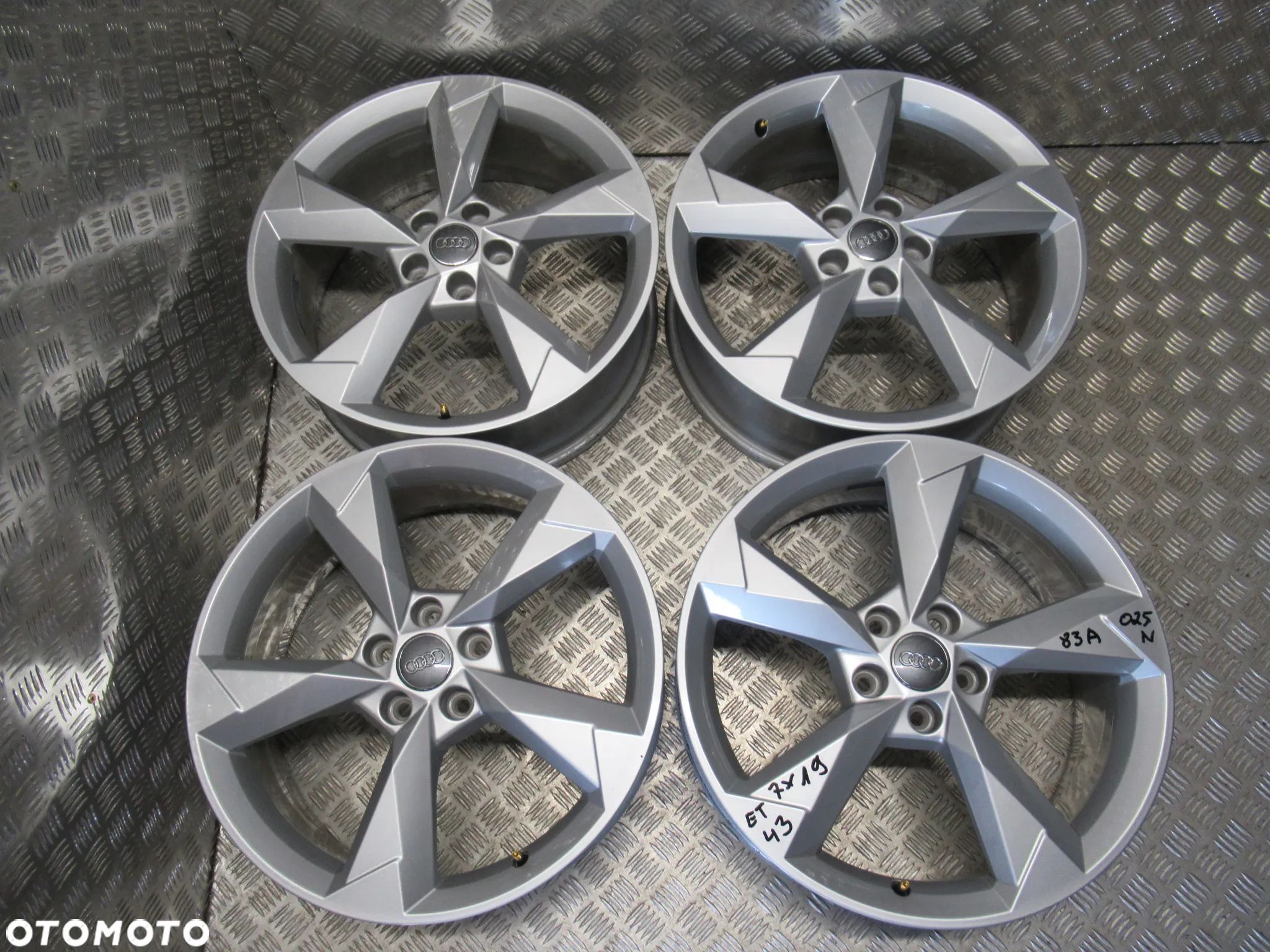 Felgi Audi Q3 RS Q3 A3 A4 Q2 SQ2 7Jx19 et43 5x112 - 1