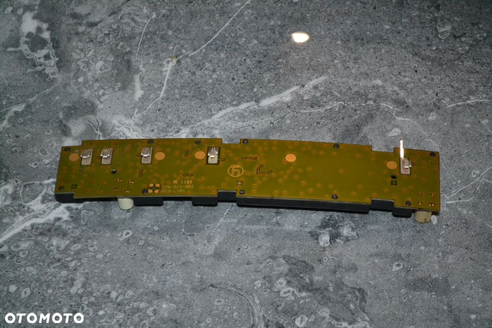 VW JETTA WZMACNIACZ ANTENOWY 1K5035532A - 2