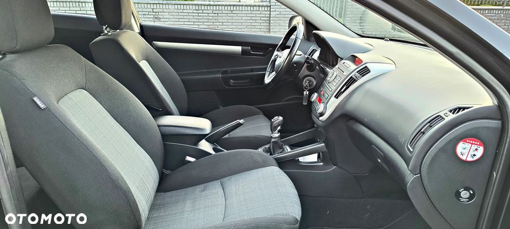 Kia Ceed Cee'd 1.6 Crdi S Euro2012 - 22