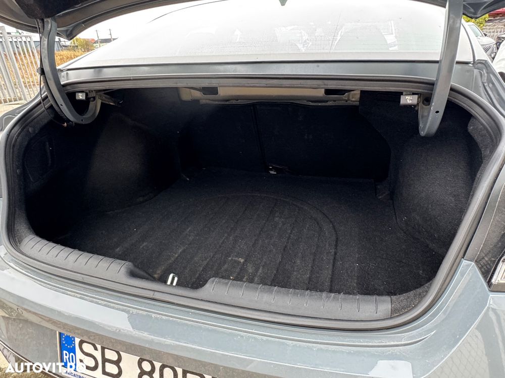 Hyundai Elantra - 16