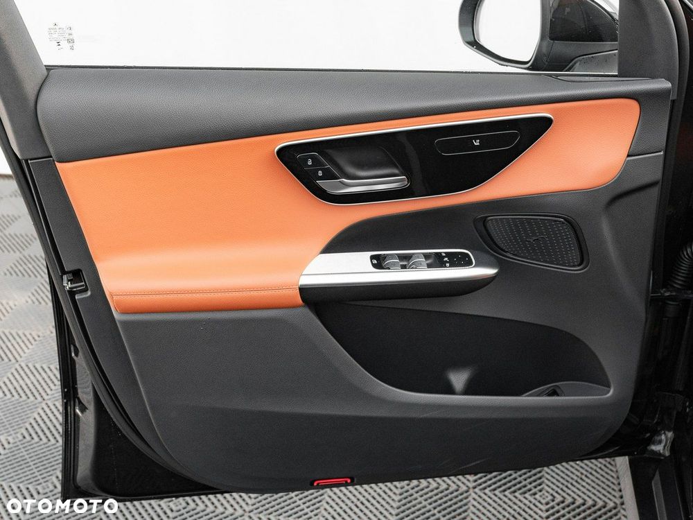 Mercedes-Benz GLC - 12