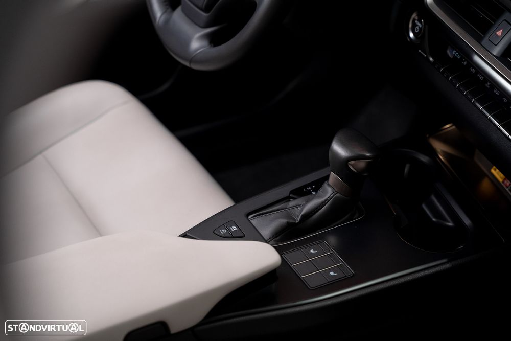 Lexus UX 250h F Sport - 27