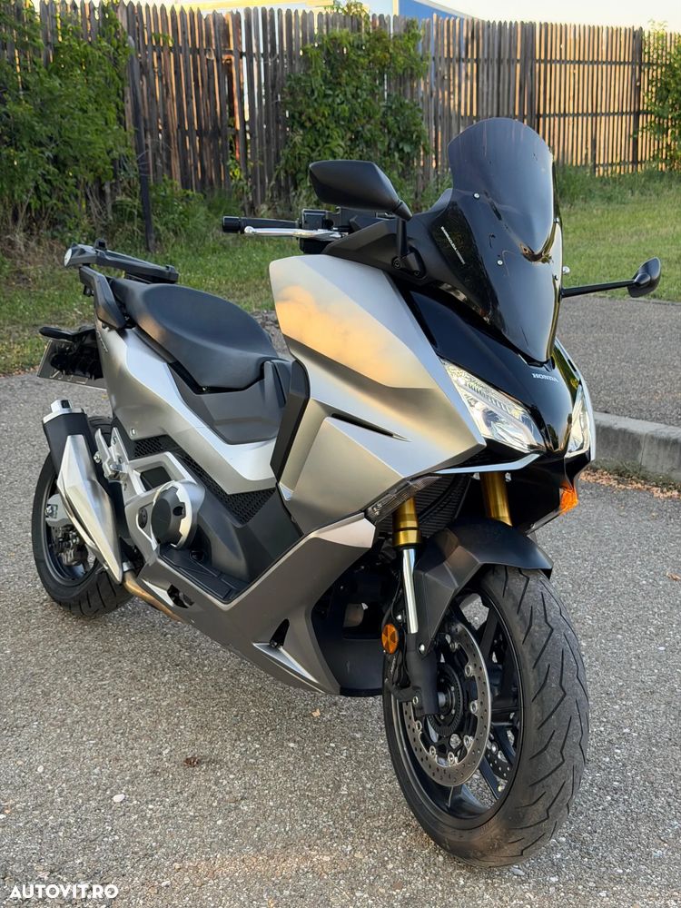 Honda Forza 750 - 1