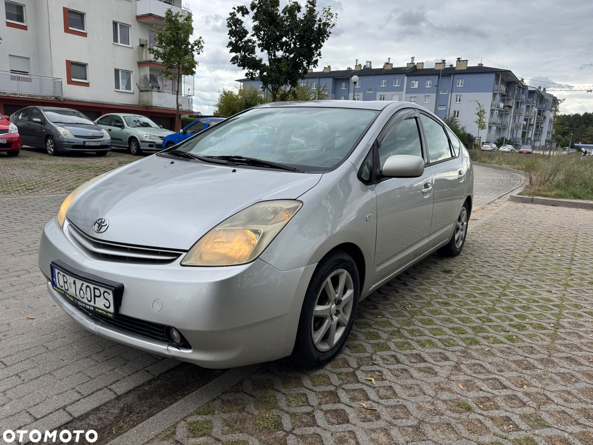 Toyota Prius ver--hybrid-sol - 2
