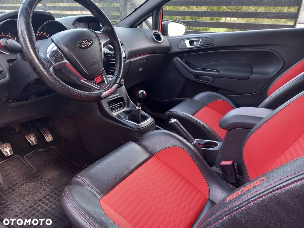 Ford Fiesta 1.6 EcoBoost ST - 38