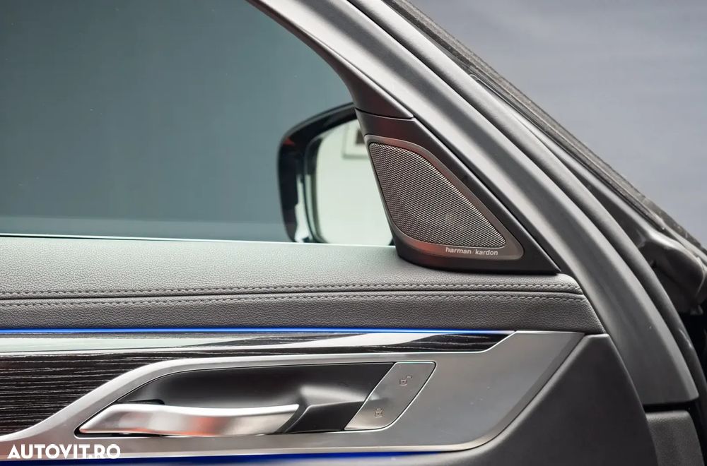 BMW Seria 7 740d xDrive MHEV - 12