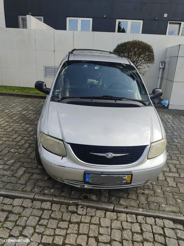 Chrysler Voyage - 1