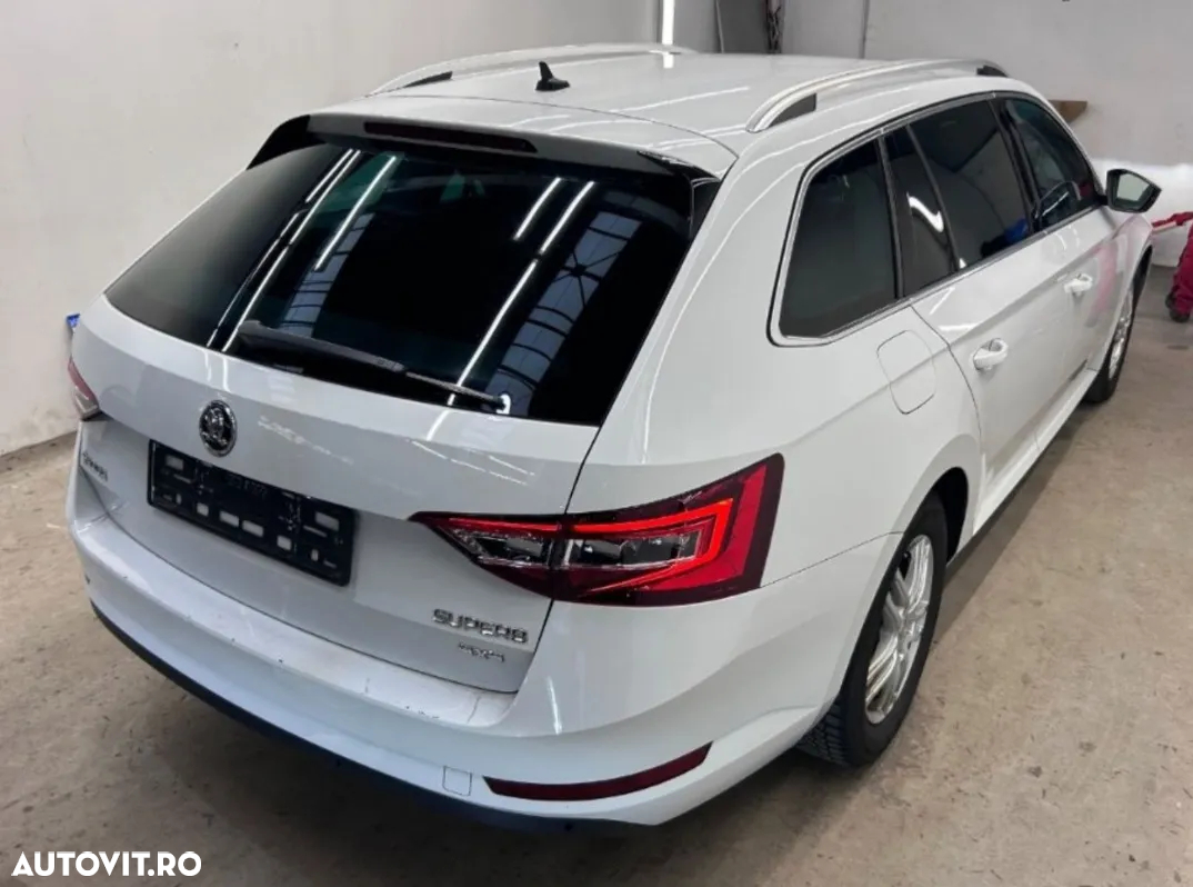 Skoda Superb Combi 2.0 TDI DSG 4X4 Style - 7