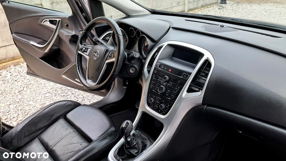 Opel Astra GTC 1.6 Turbo Edition - 17