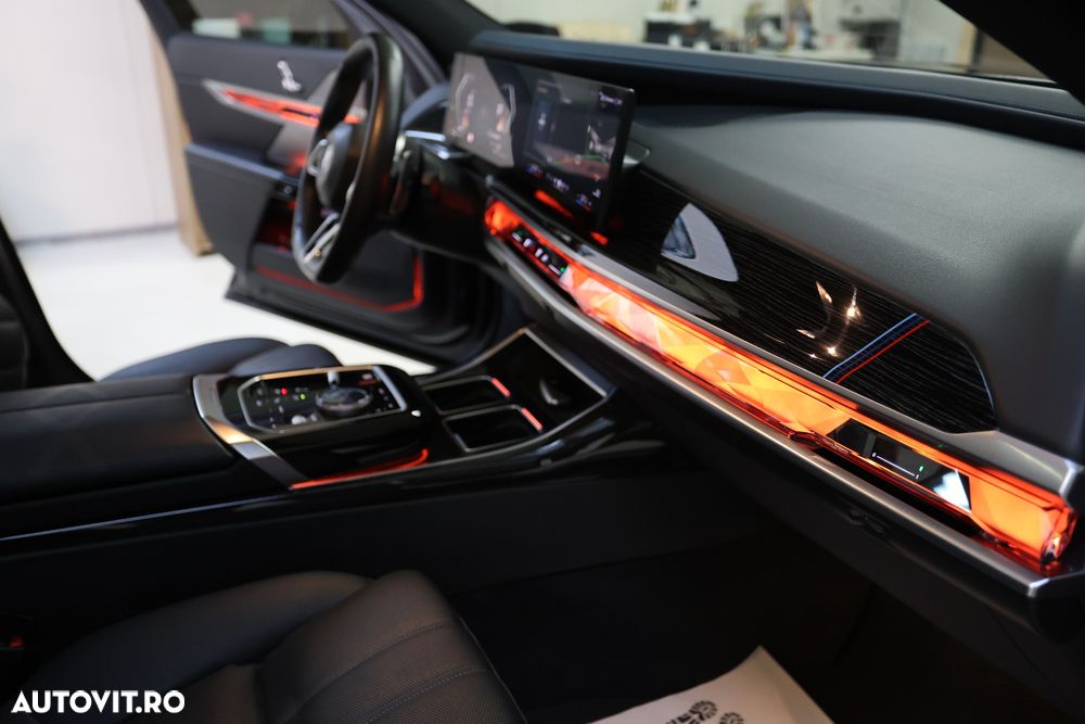 BMW Seria 7 740d xDrive MHEV - 23