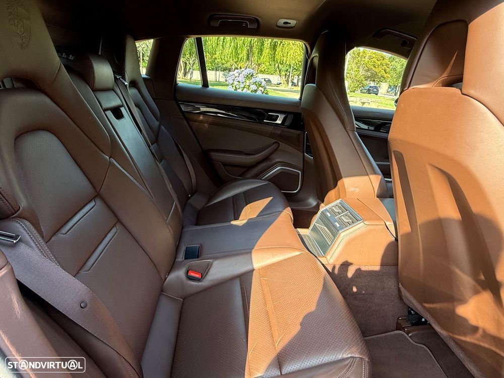Porsche Panamera Sport Turismo 4 E-Hybrid - 10