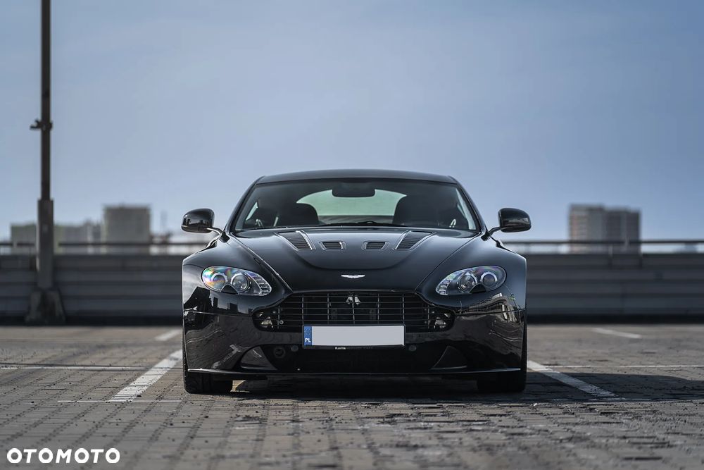 Aston Martin V12 Vantage Carbon Black - 5