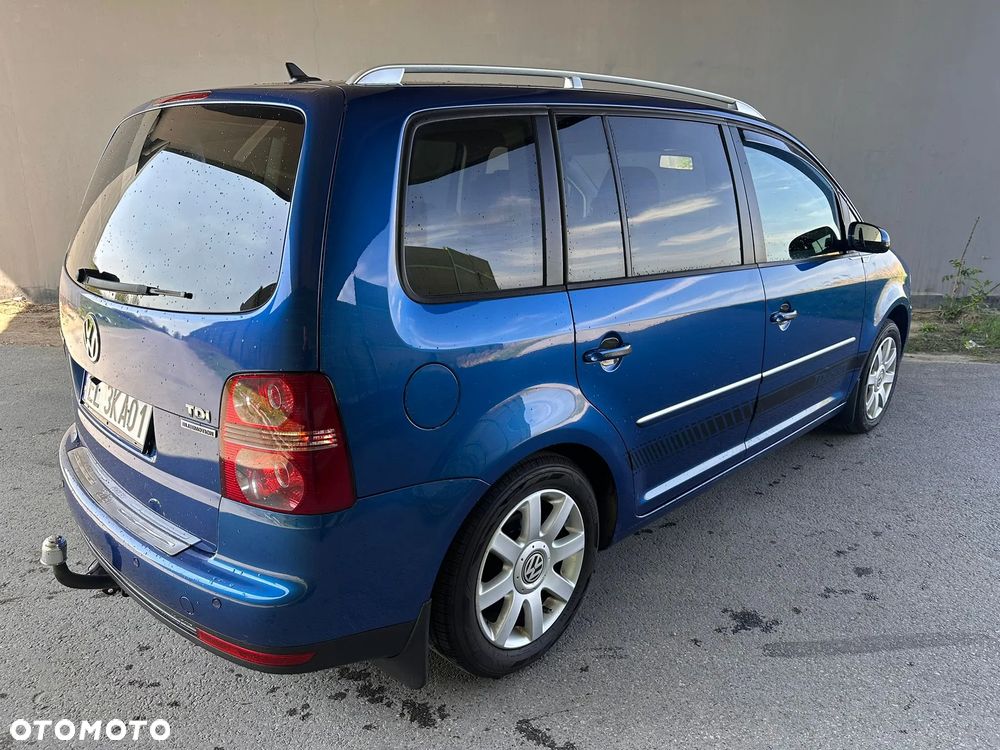 Volkswagen Touran 1.9 TDI Highline DSG - 4