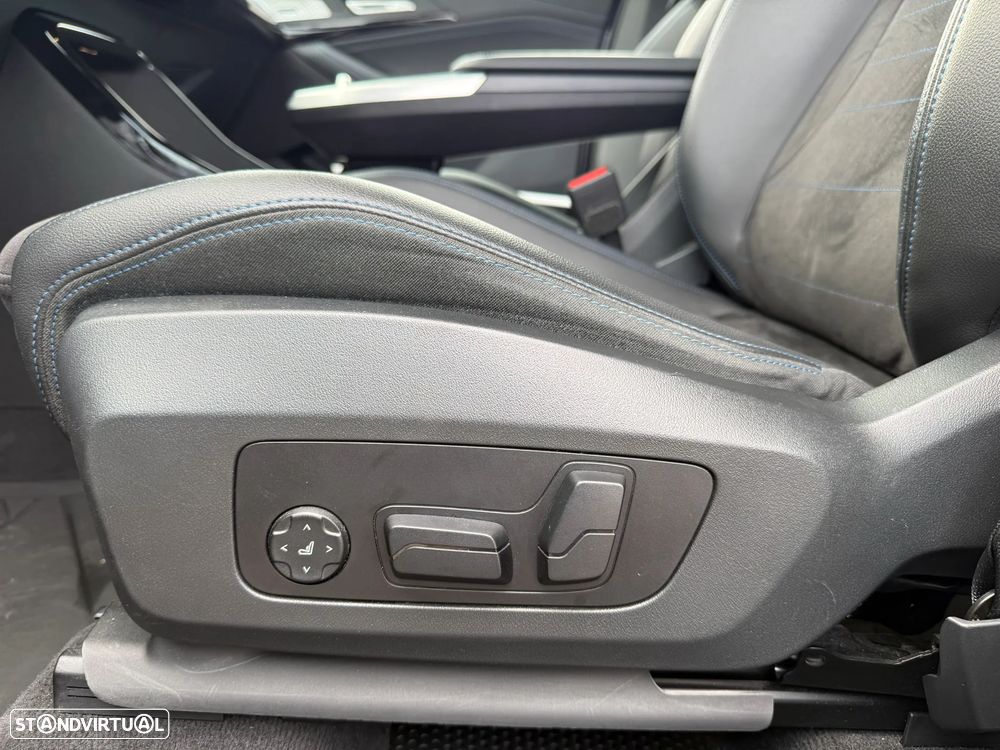 BMW 218 Active Tourer d Pack Desportivo M Auto - 32
