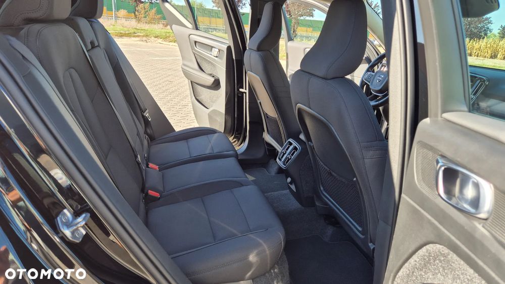 Volvo XC 40 T3 Momentum Pro - 19