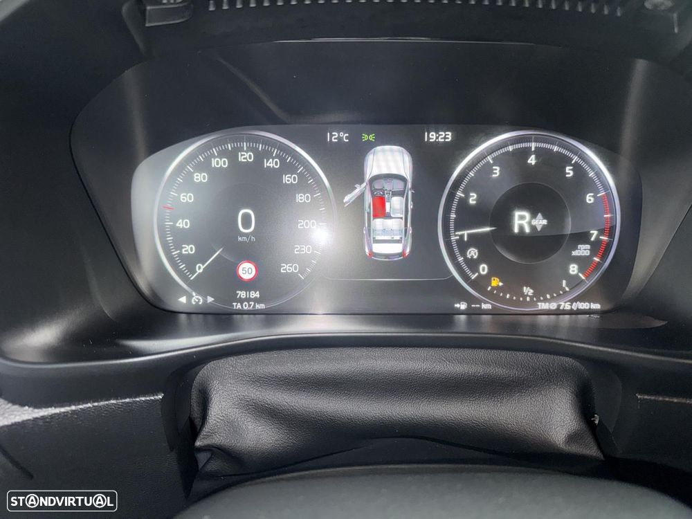 Volvo XC 40 1.5 T2 Momentum Plus - 32