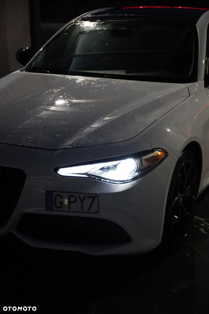 Alfa Romeo Giulia 2.0 Turbo 16V AT8-Q4 Ti - 35