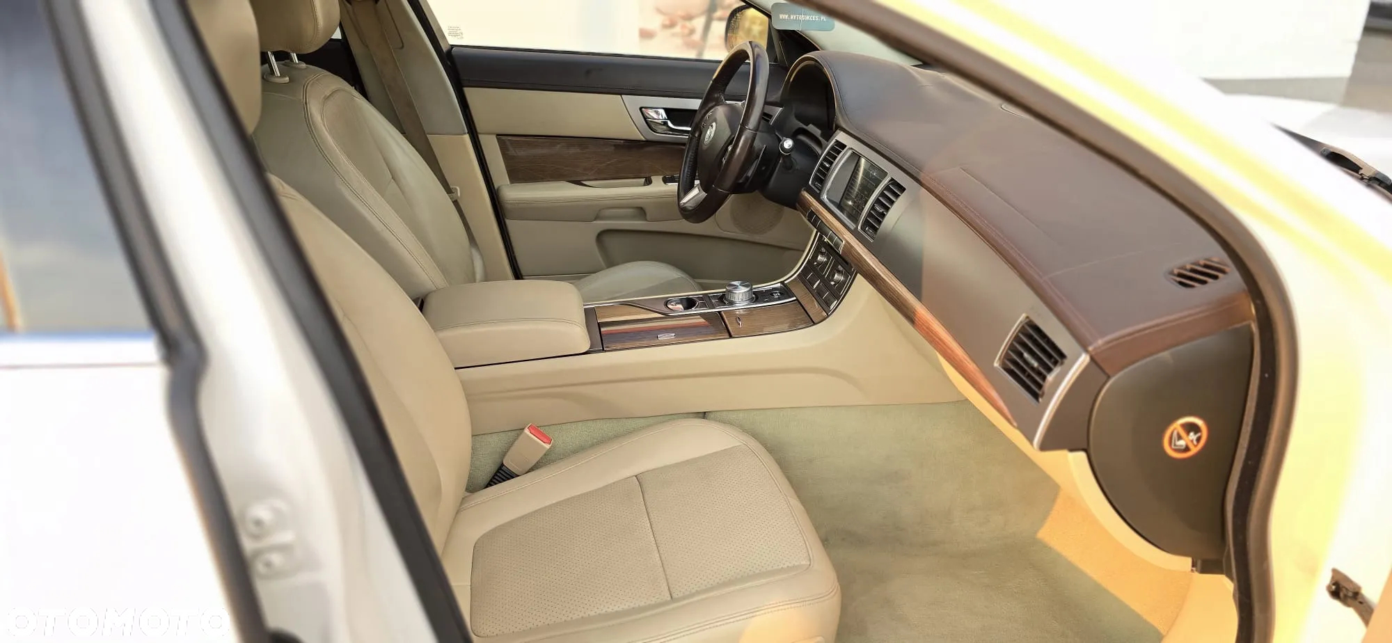 Jaguar XF 4.2 Super V8 - 30
