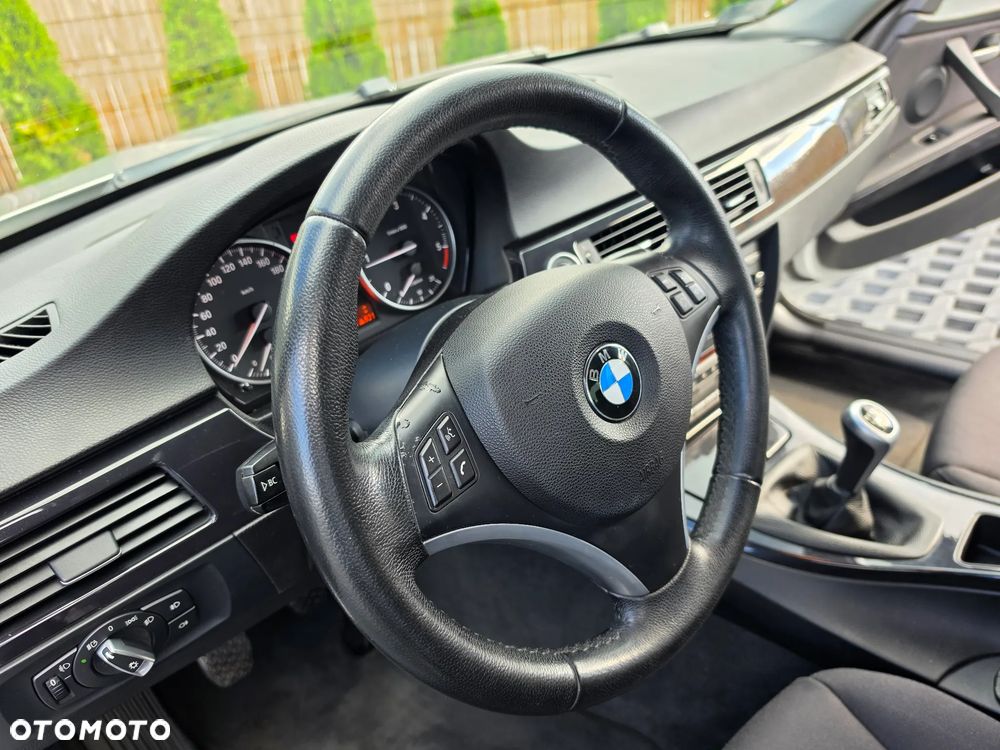 BMW Seria 3 318d DPF - 28