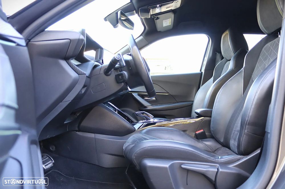 Peugeot 2008 1.2 PureTech GT EAT8 - 19