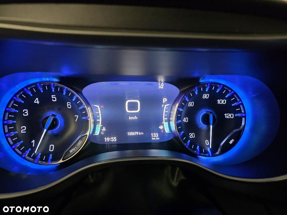 Chrysler Pacifica - 27