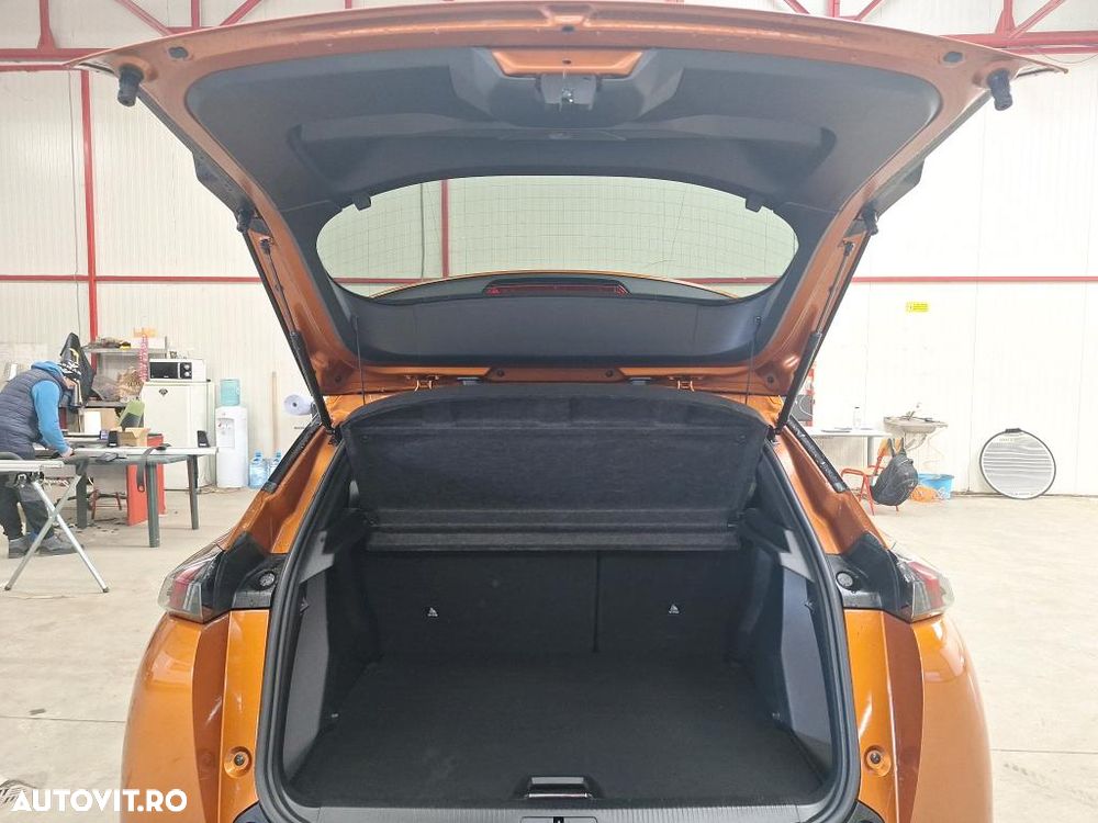 Peugeot 2008 1.2 L PureTech STT Allure - 4