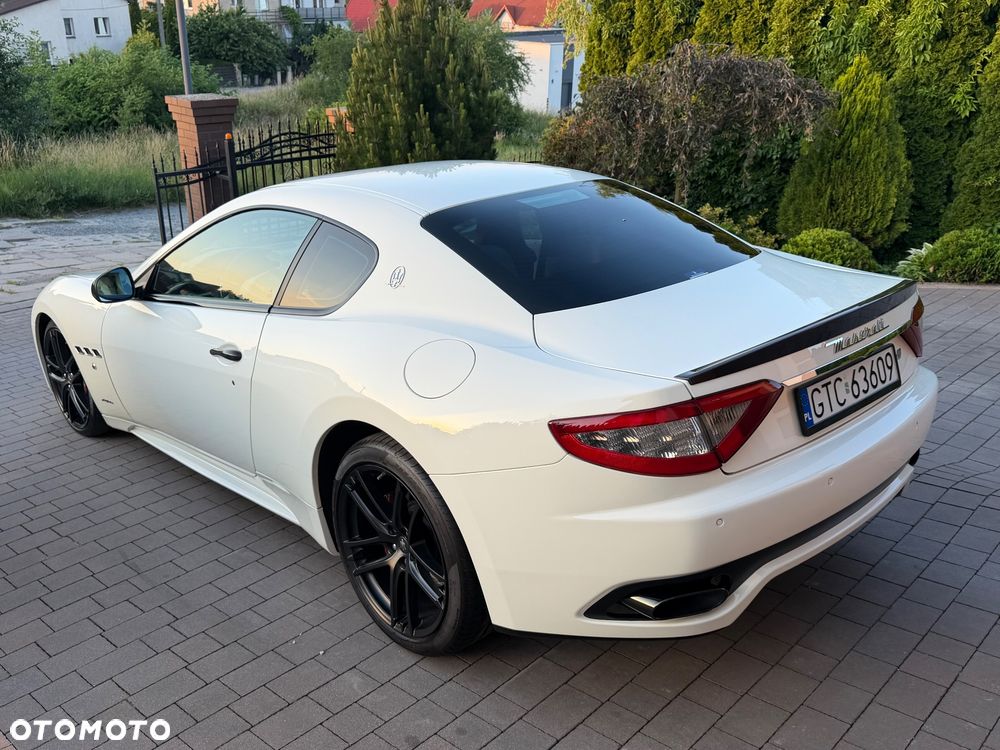 Maserati GranTurismo S Automat - 11