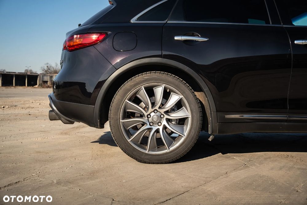 Infiniti QX70 - 13