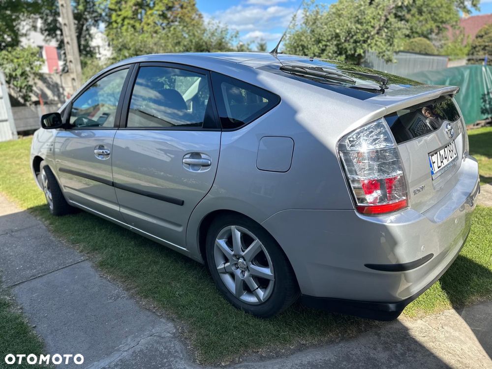 Toyota Prius - 3