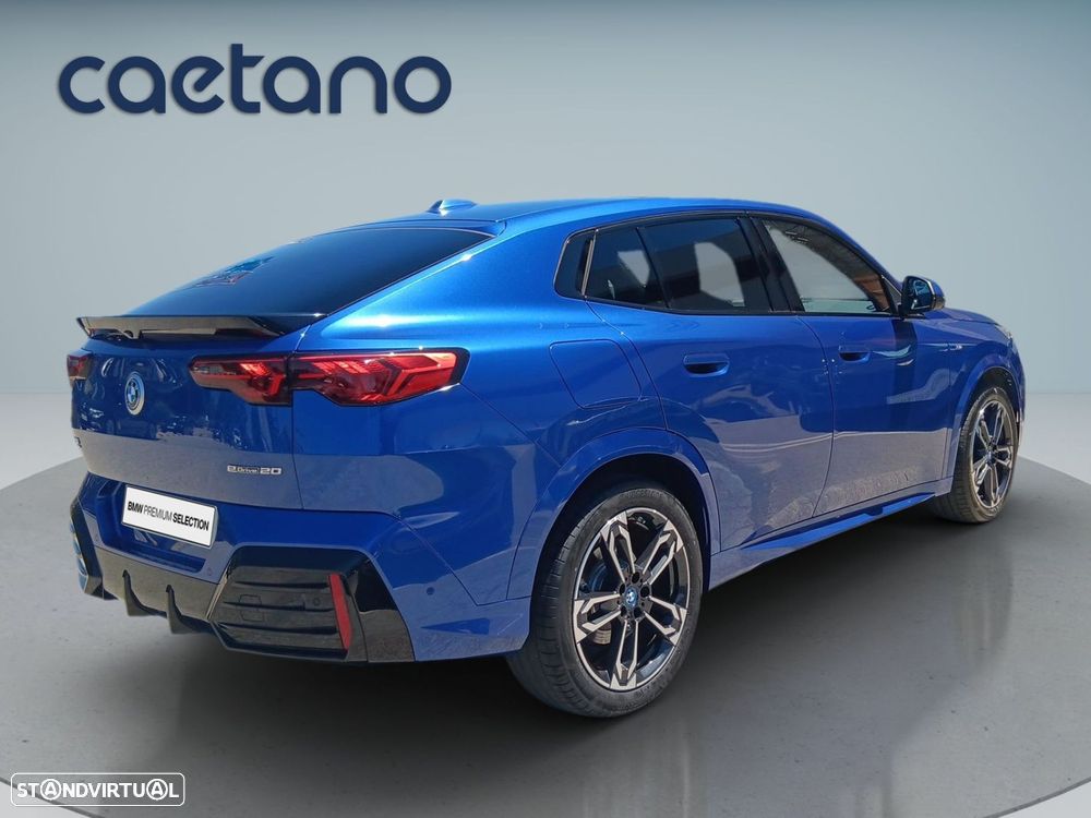BMW iX2 eDrive20 Pack Desportivo M - 8