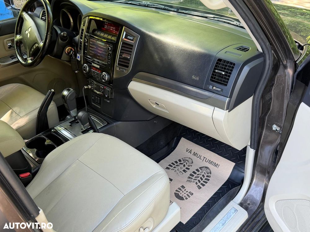 Mitsubishi Pajero - 11