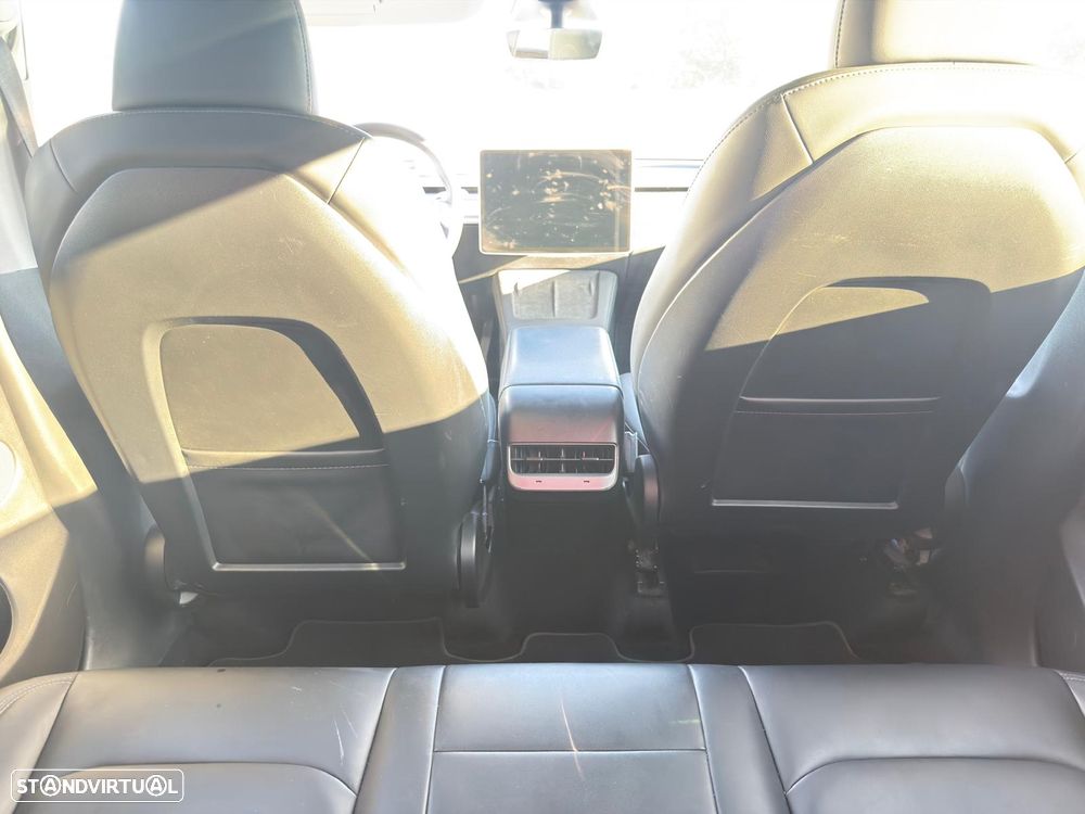 Tesla Model Y Long Range Dual Motor AWD - 42