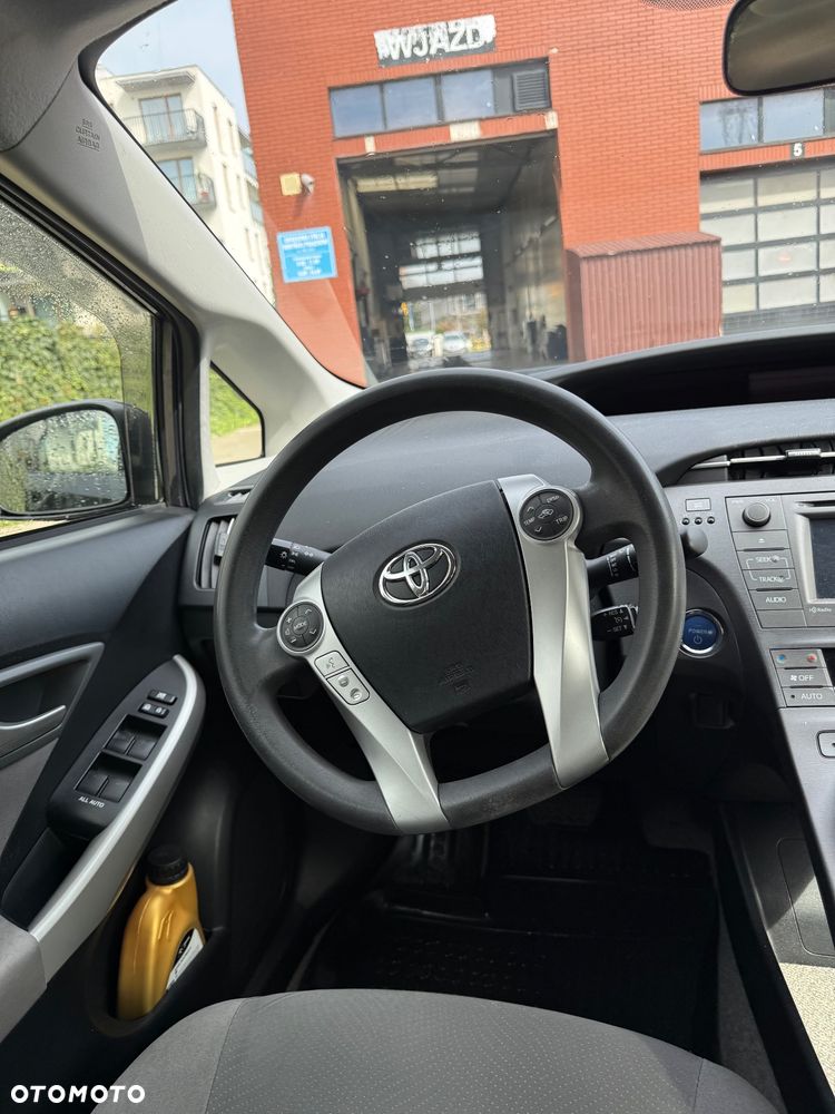 Toyota Prius 1.8 HSD Sol - 9