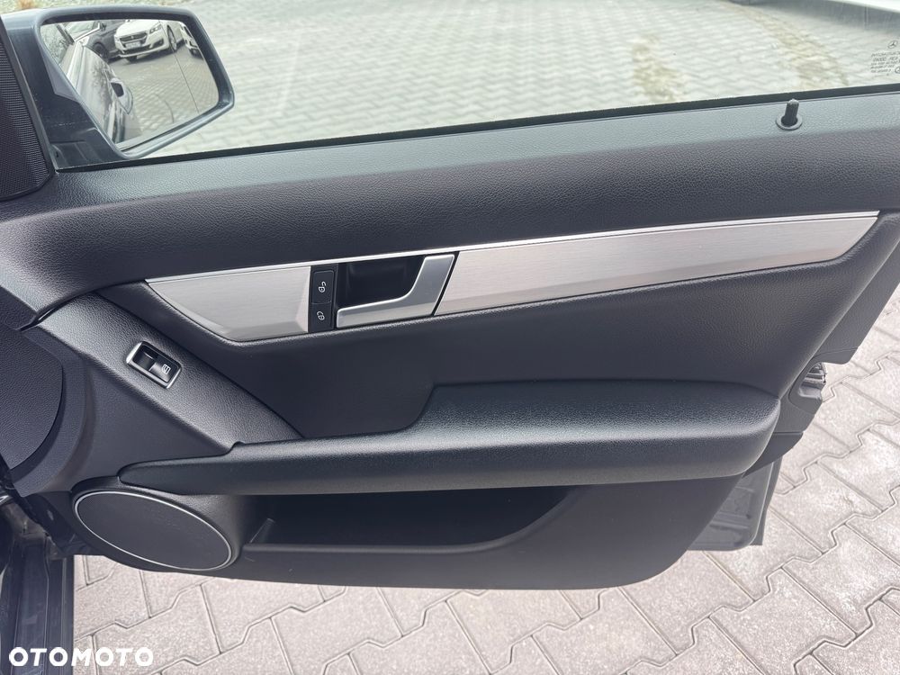 Mercedes-Benz Klasa C 200 CDI DPF (BlueEFFICIENCY) Elegance - 26