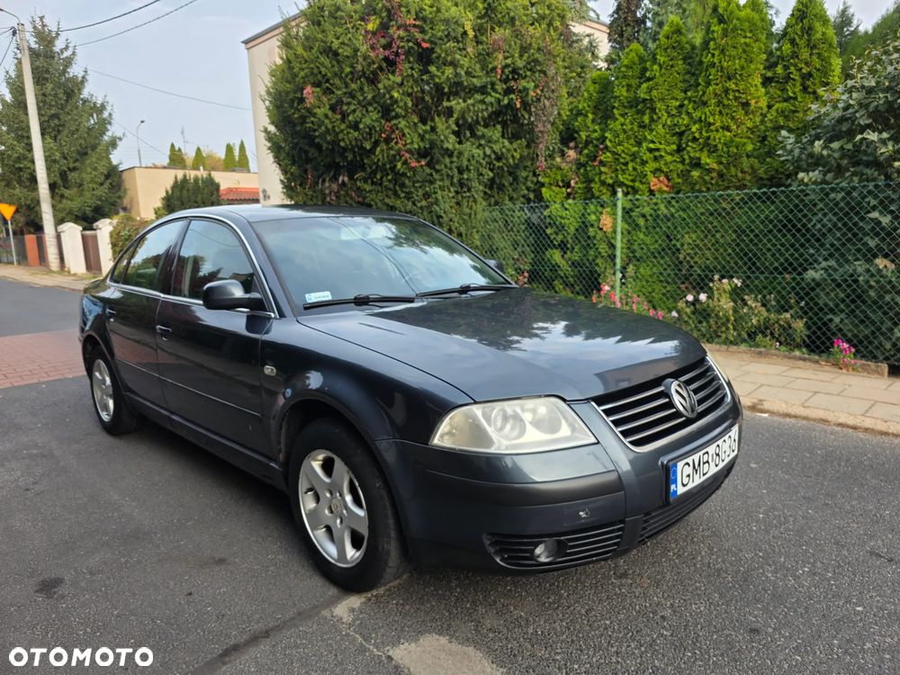 Volkswagen Passat - 1