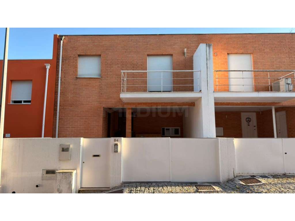 Moradia T3 em Oliveira São Mateus