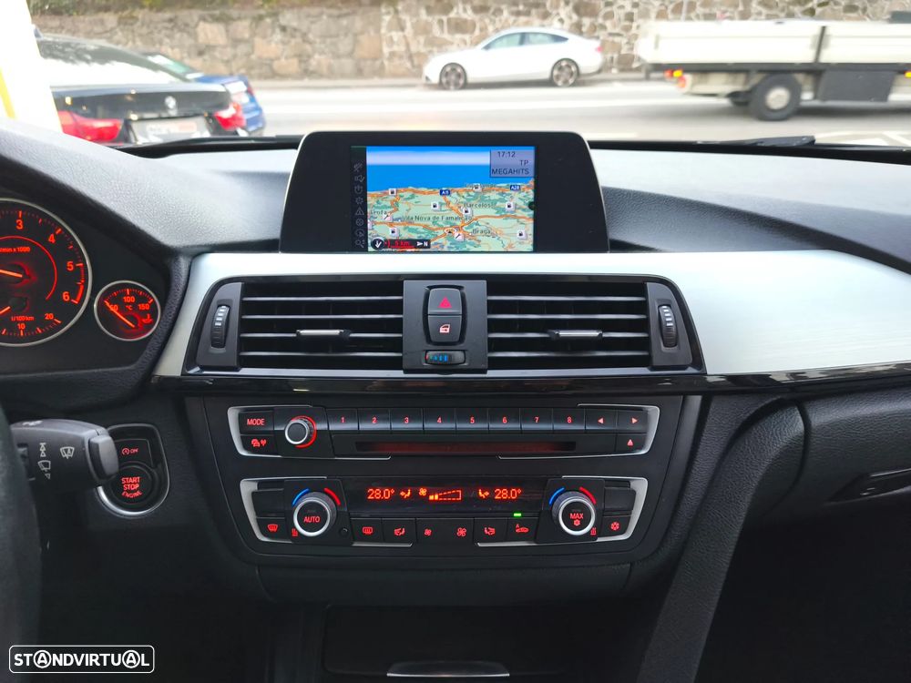 BMW 320 d Aut. Blue Performance Sport Line - 35